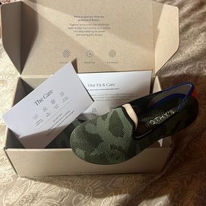 Kids size 10 Rothy’s camp loafers